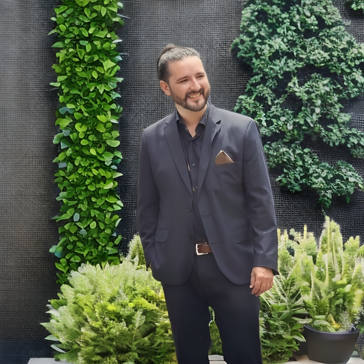 Adrián Campanaro, consultor estratégico, abierto al diálogo con líderes que buscan resolver desafíos de negocio