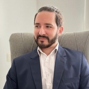 Adrián Campanaro – Consultor estratégico disponible para acompañar líderes en procesos complejos Adrián Campanaro, consultor estratégico, abierto al diálogo con líderes que buscan resolver desafíos de negocio